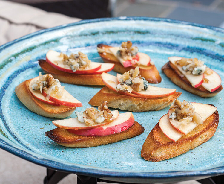 Fall Apple and Gorgonzola Bruschetta at a fall outdoor cocktail party