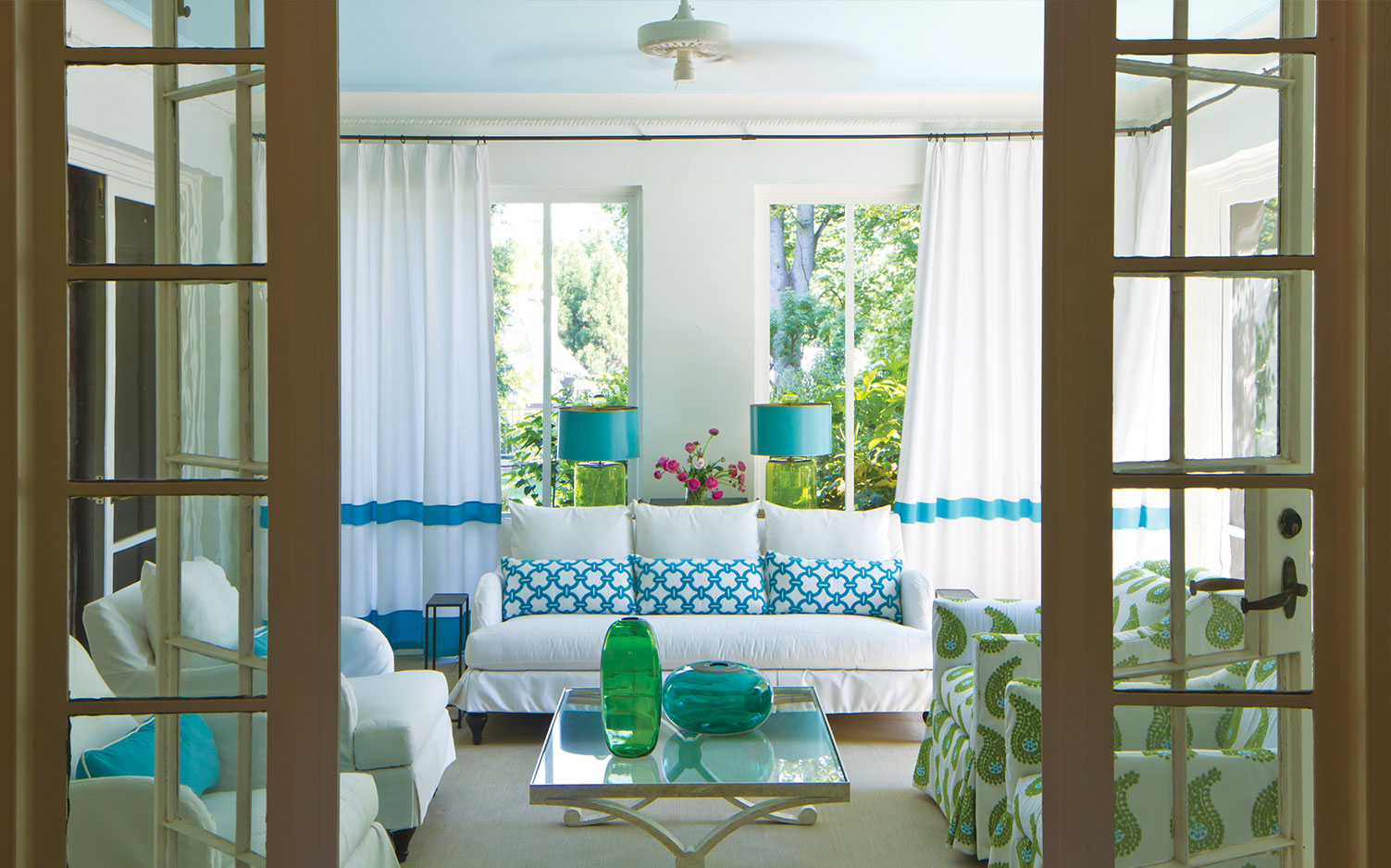 Beautiful Blue and White Rooms