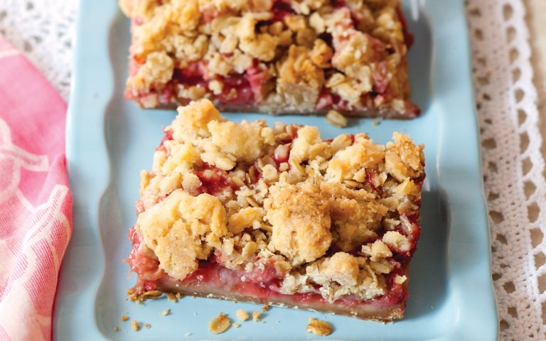 Strawberry Rhubarb Crumble Bars