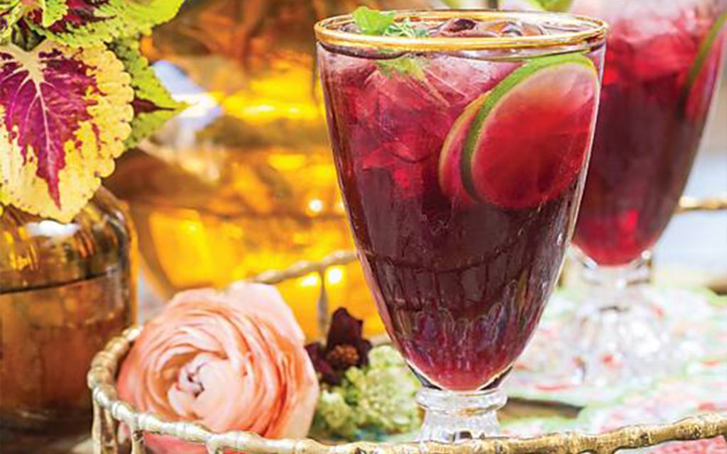 Red Wine Spritzer with Figs and Lime
