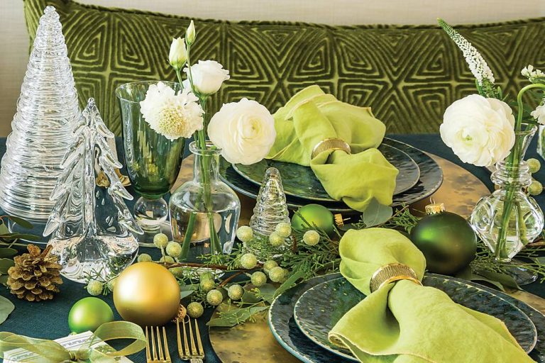 4 Cheerful Flower Displays for the Holidays