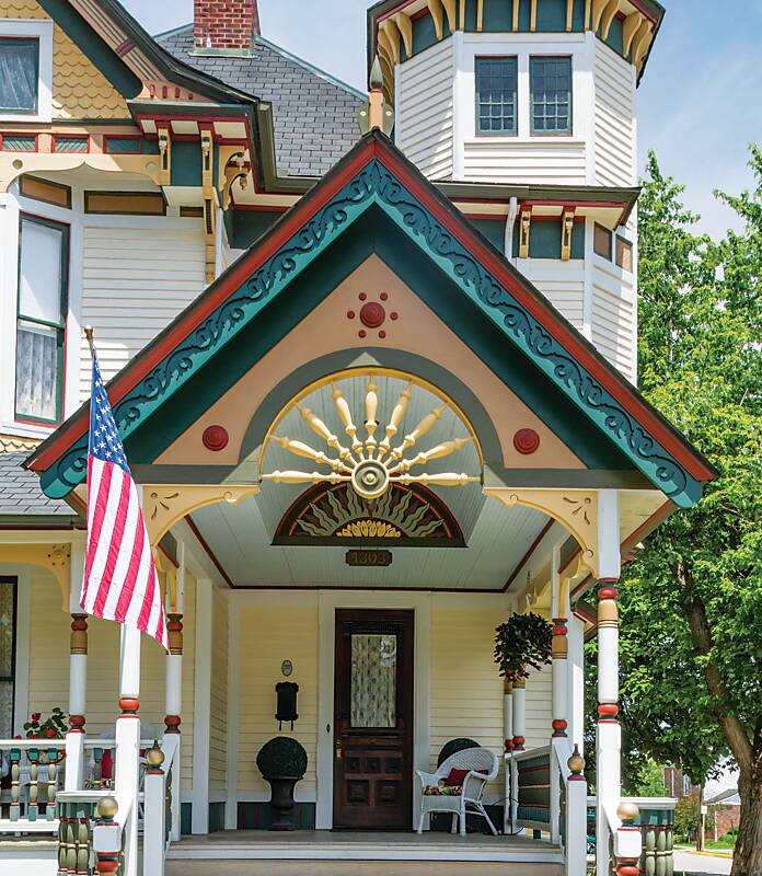 Colorful historic home in Bowling Green, Kentucky
