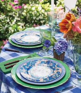8 Colorful Place Settings for Summer Entertaining - Southern Lady Magazine