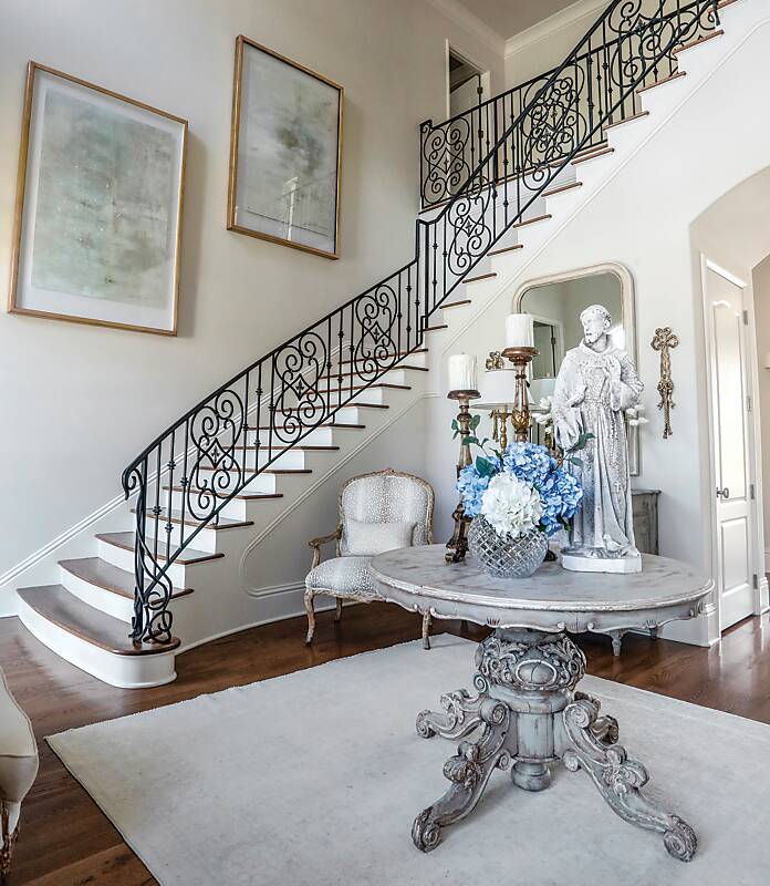 Serene Shades of Blue & Classic Finery in an Arkansas Home