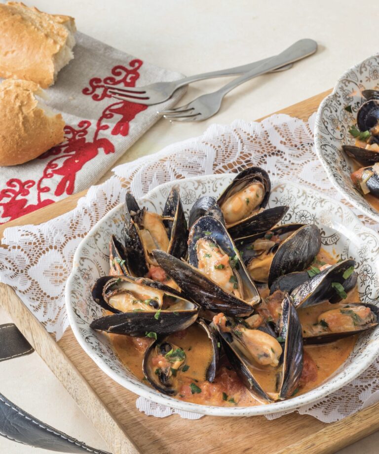 Mussels with White Wine-Tomato Sauce