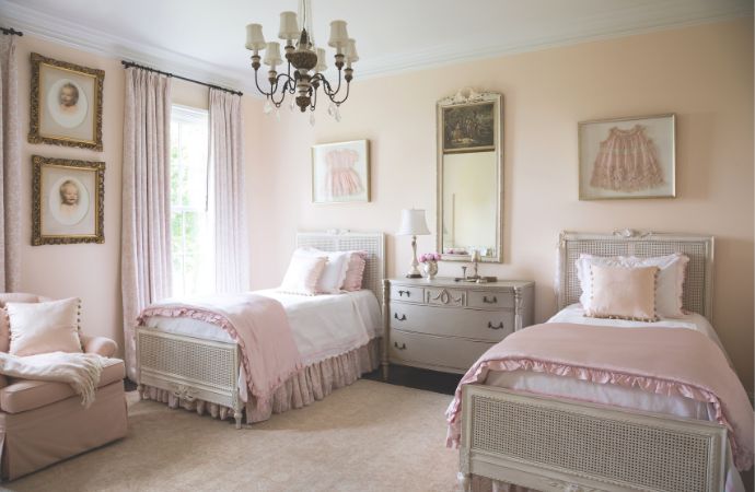 Vintage-inspired twin bedroom with pale pink bedding