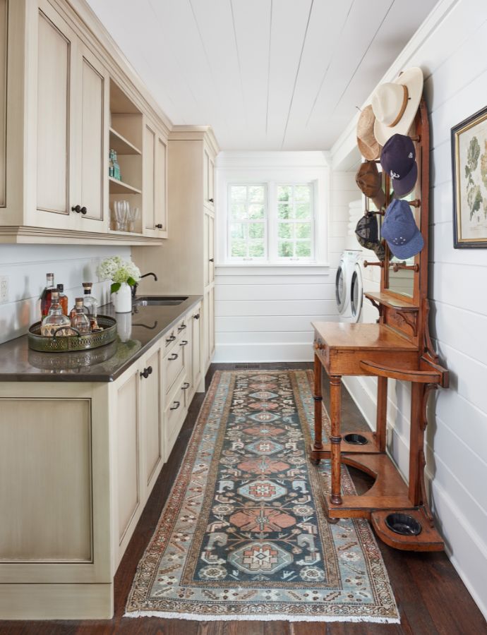 Neutral laundry room