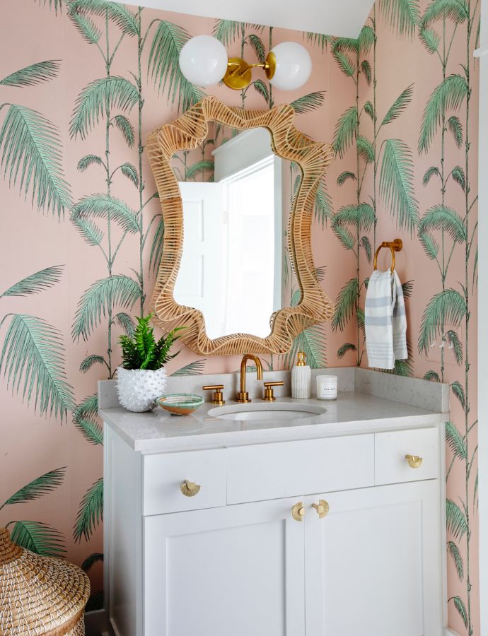 Tropical-motif powder bath