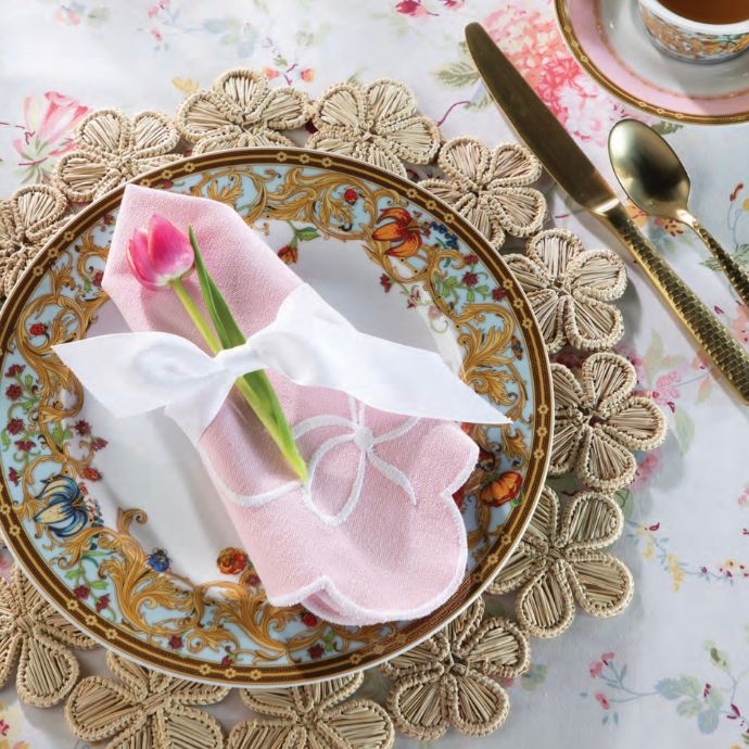 Color place setting with tulip