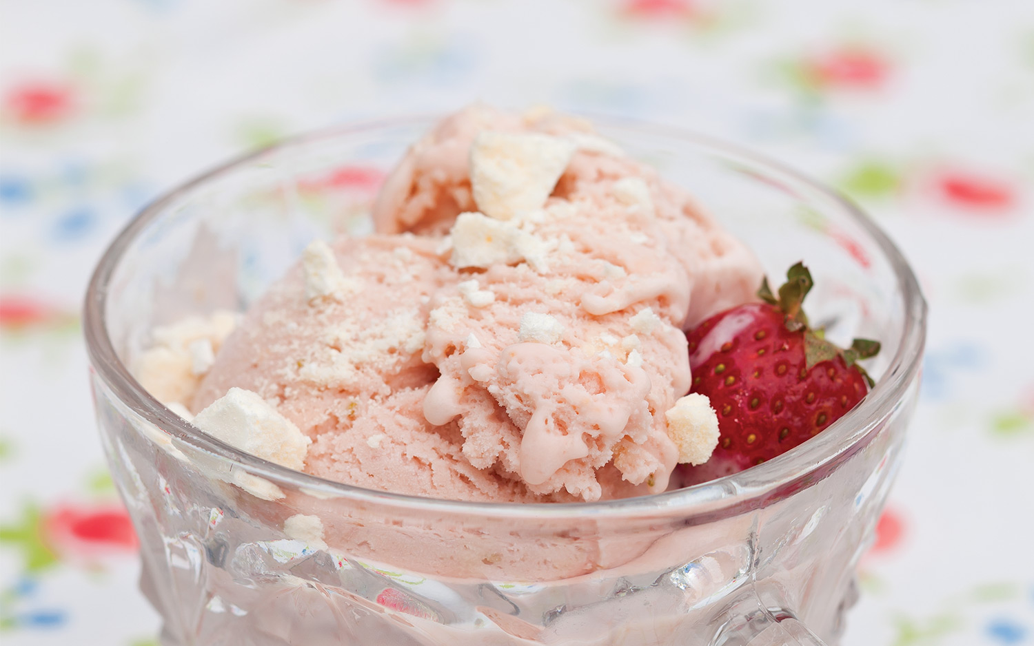 Strawberry meringue ice cream