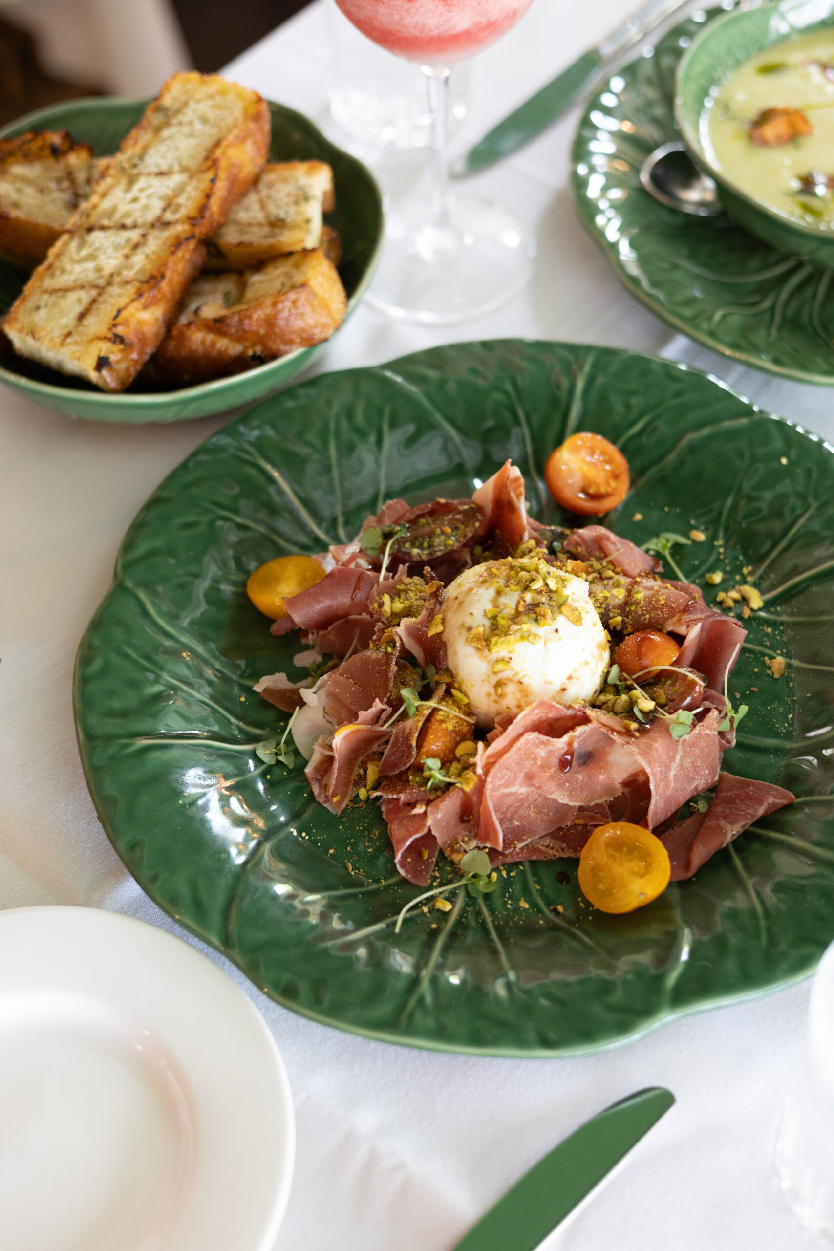 Burrata and prosciutto plate with toasted bread